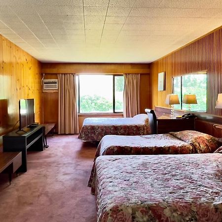 Airport Inn Quesnel Zewnętrze zdjęcie