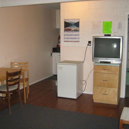 Airport Inn Quesnel Pokój zdjęcie