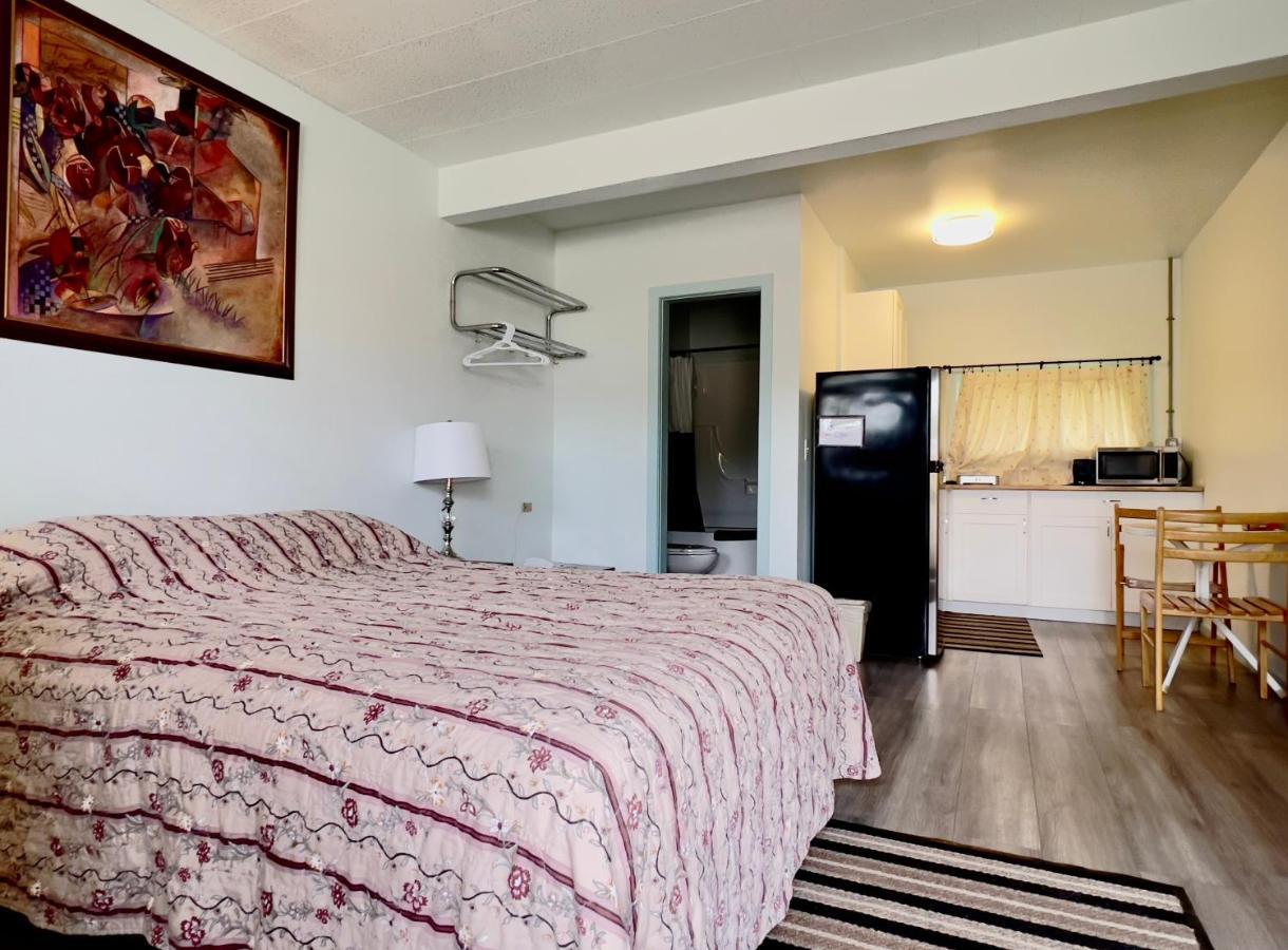 Airport Inn Quesnel Zewnętrze zdjęcie