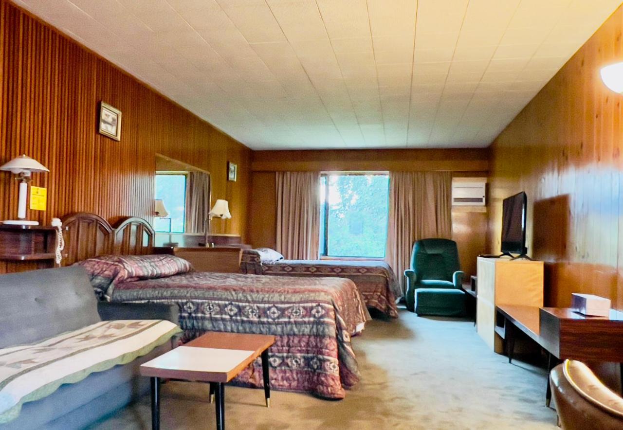 Airport Inn Quesnel Zewnętrze zdjęcie