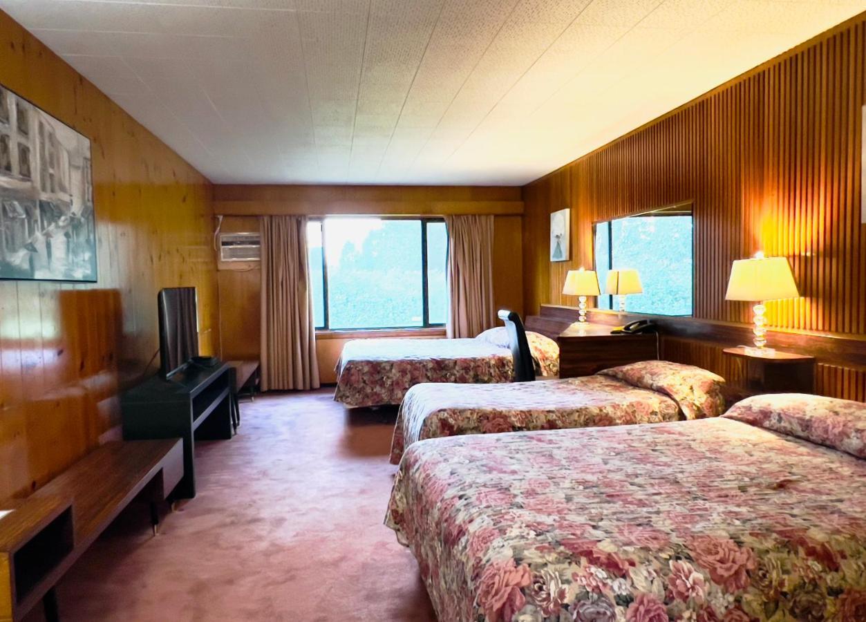 Airport Inn Quesnel Zewnętrze zdjęcie