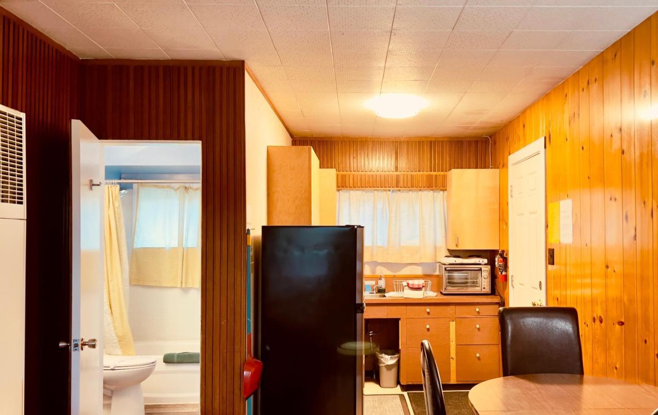 Airport Inn Quesnel Zewnętrze zdjęcie