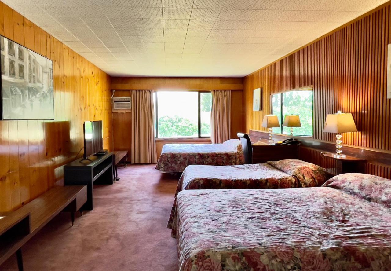 Airport Inn Quesnel Zewnętrze zdjęcie