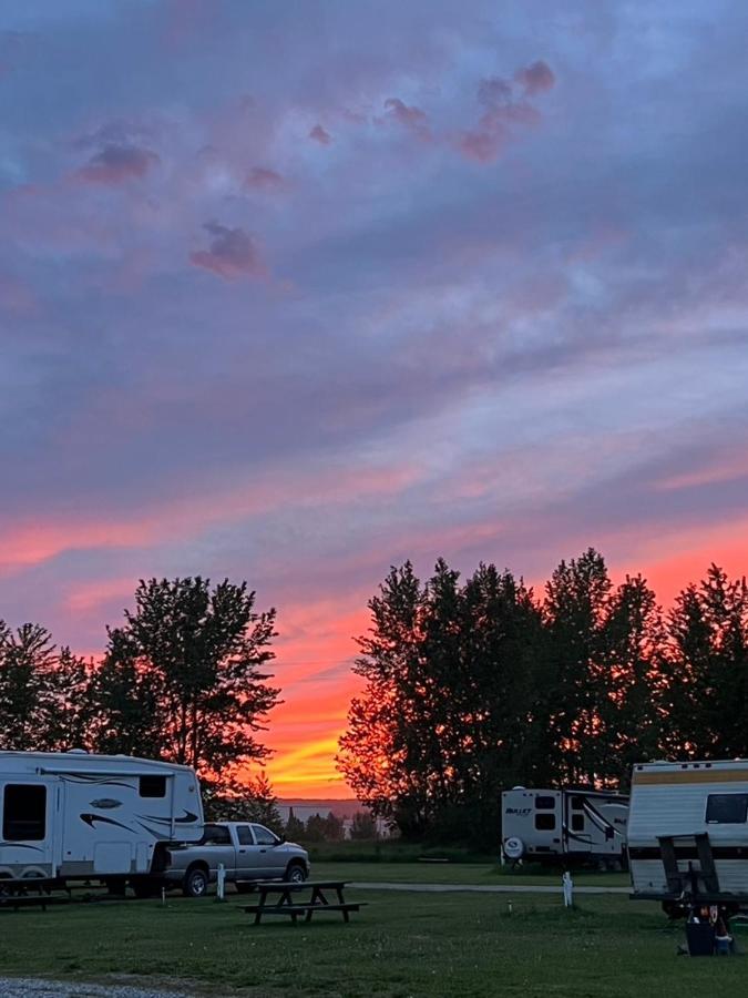Airport Inn Quesnel Zewnętrze zdjęcie