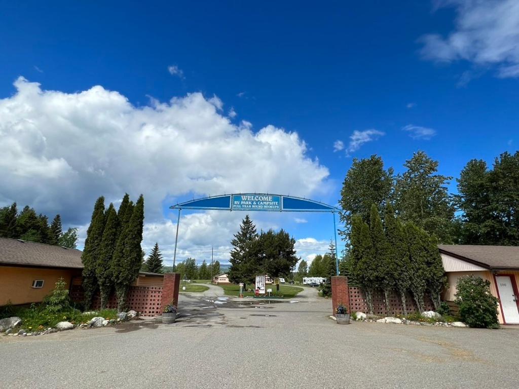 Airport Inn Quesnel Zewnętrze zdjęcie