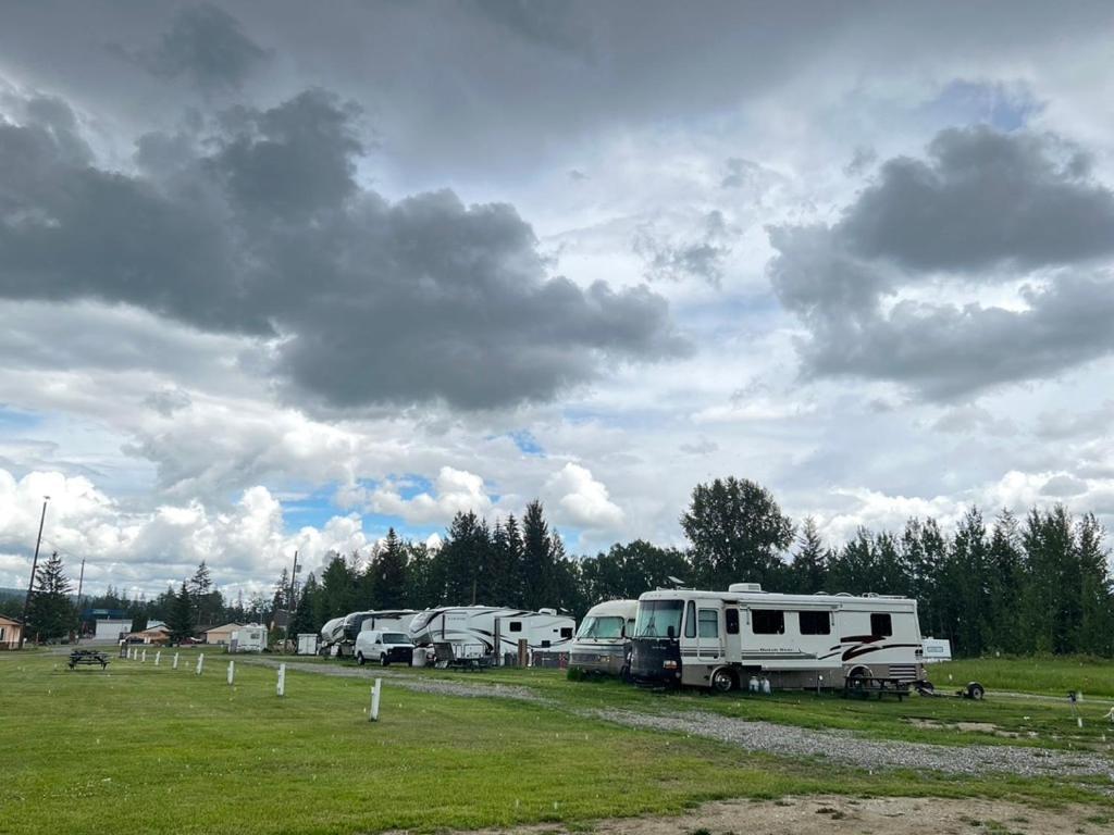 Airport Inn Quesnel Zewnętrze zdjęcie