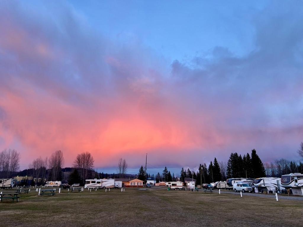 Airport Inn Quesnel Zewnętrze zdjęcie