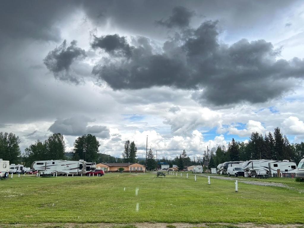 Airport Inn Quesnel Zewnętrze zdjęcie