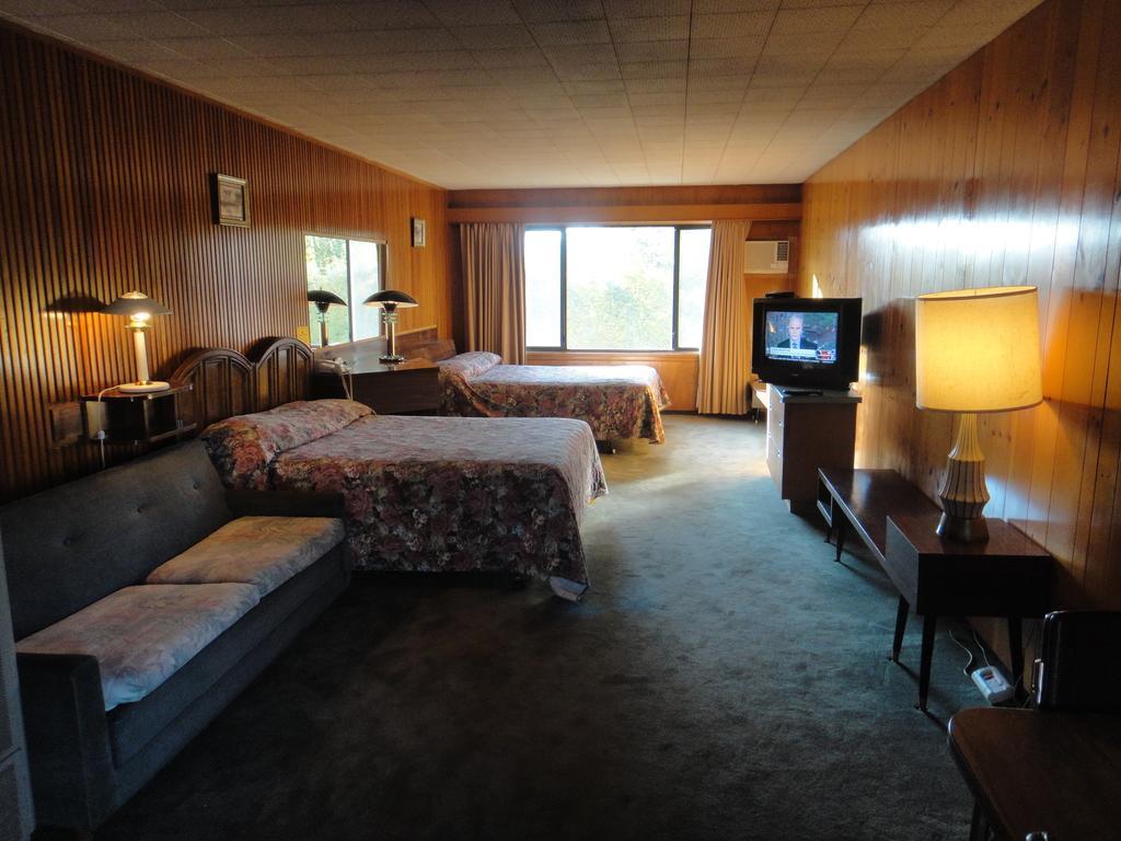 Airport Inn Quesnel Pokój zdjęcie