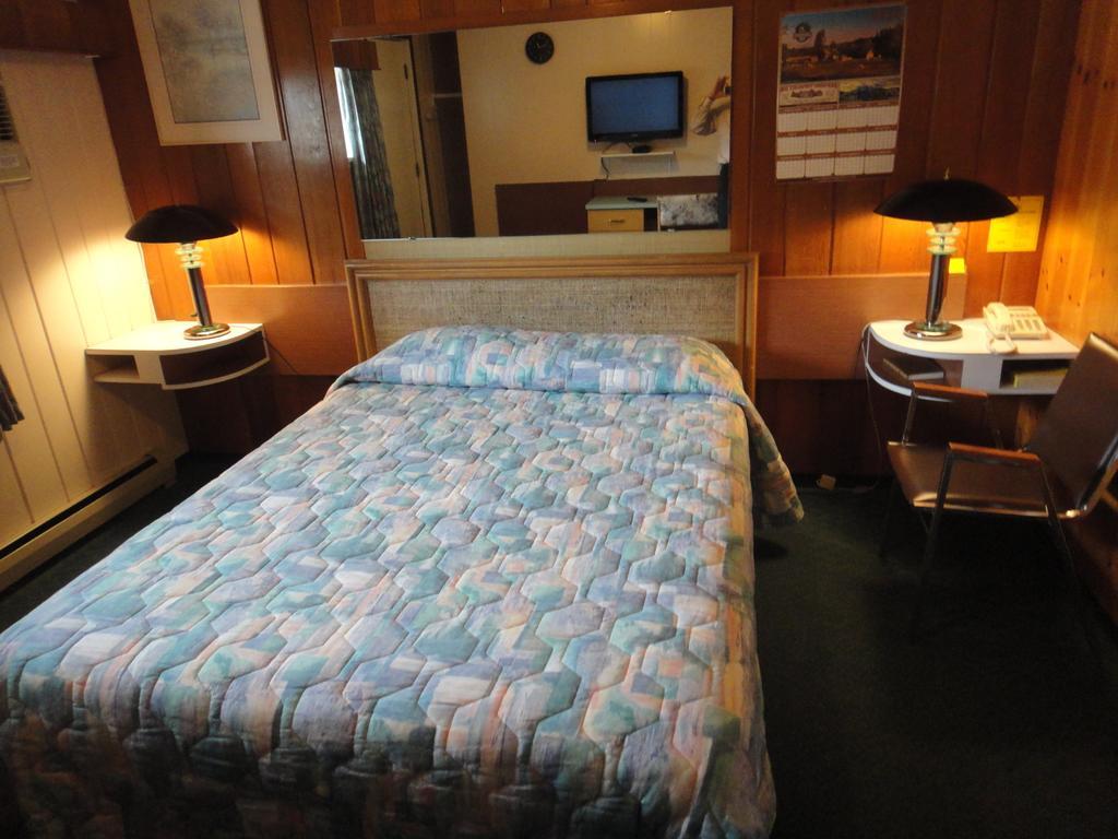 Airport Inn Quesnel Pokój zdjęcie
