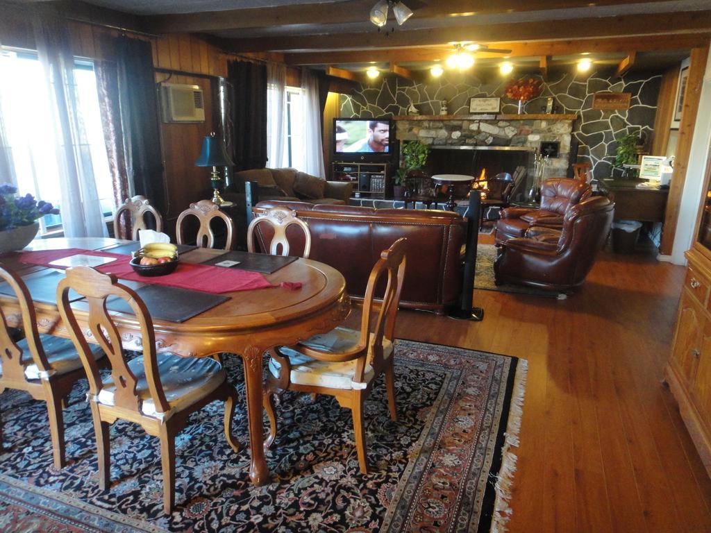 Airport Inn Quesnel Zewnętrze zdjęcie