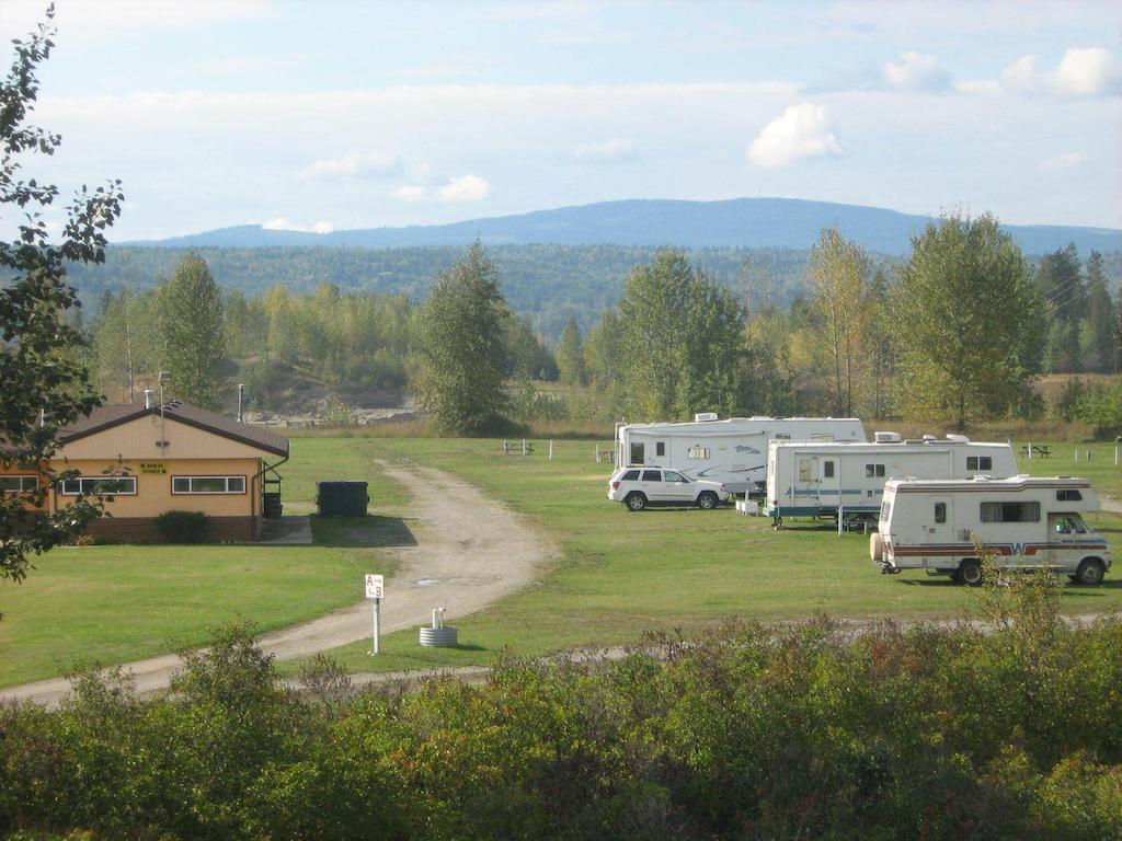Airport Inn Quesnel Zewnętrze zdjęcie