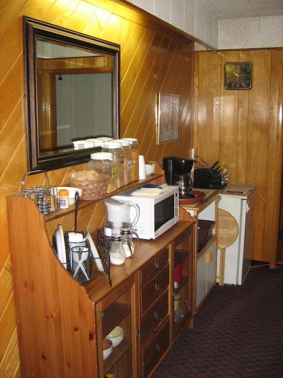 Airport Inn Quesnel Zewnętrze zdjęcie