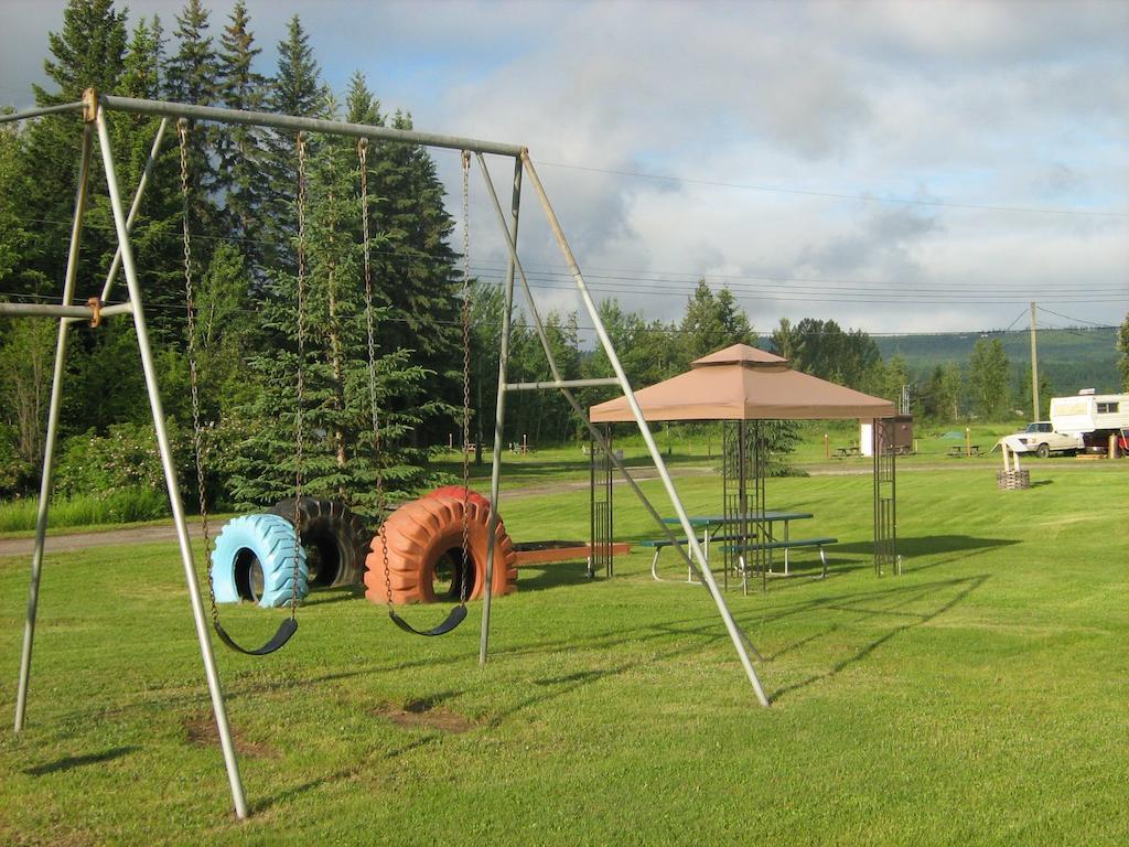 Airport Inn Quesnel Zewnętrze zdjęcie
