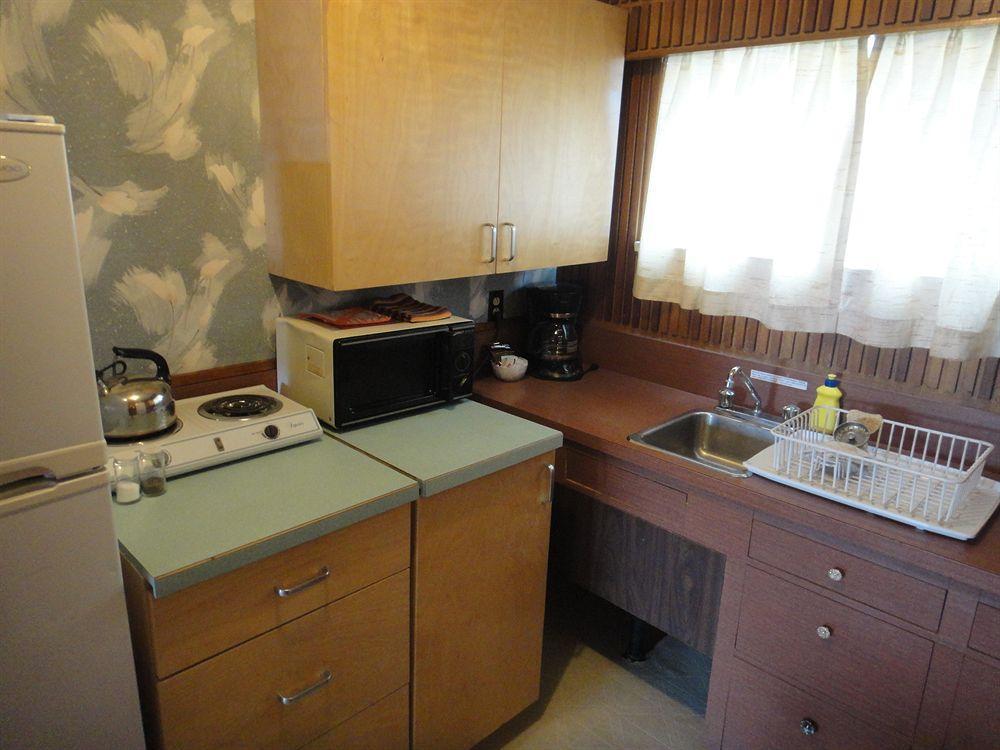 Airport Inn Quesnel Zewnętrze zdjęcie