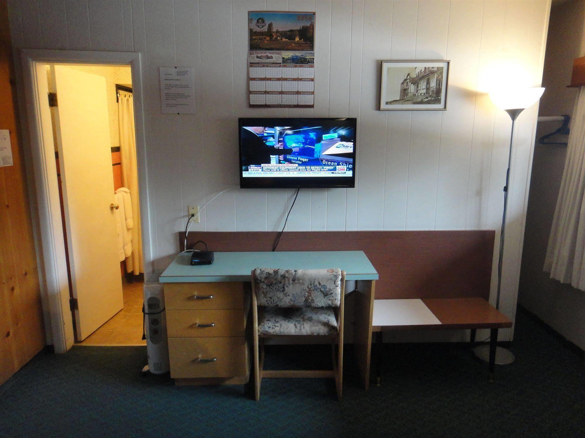 Airport Inn Quesnel Zewnętrze zdjęcie