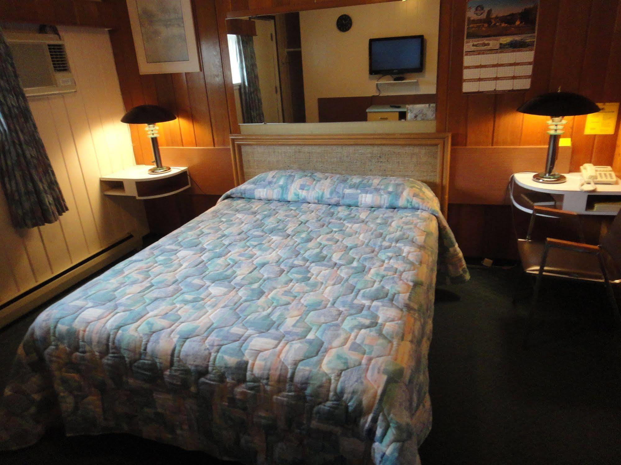 Airport Inn Quesnel Zewnętrze zdjęcie