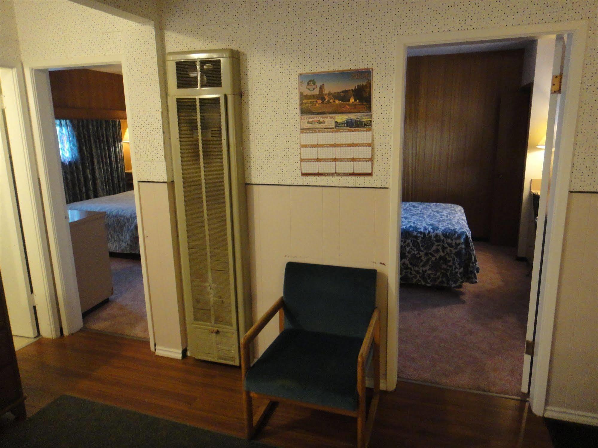 Airport Inn Quesnel Zewnętrze zdjęcie
