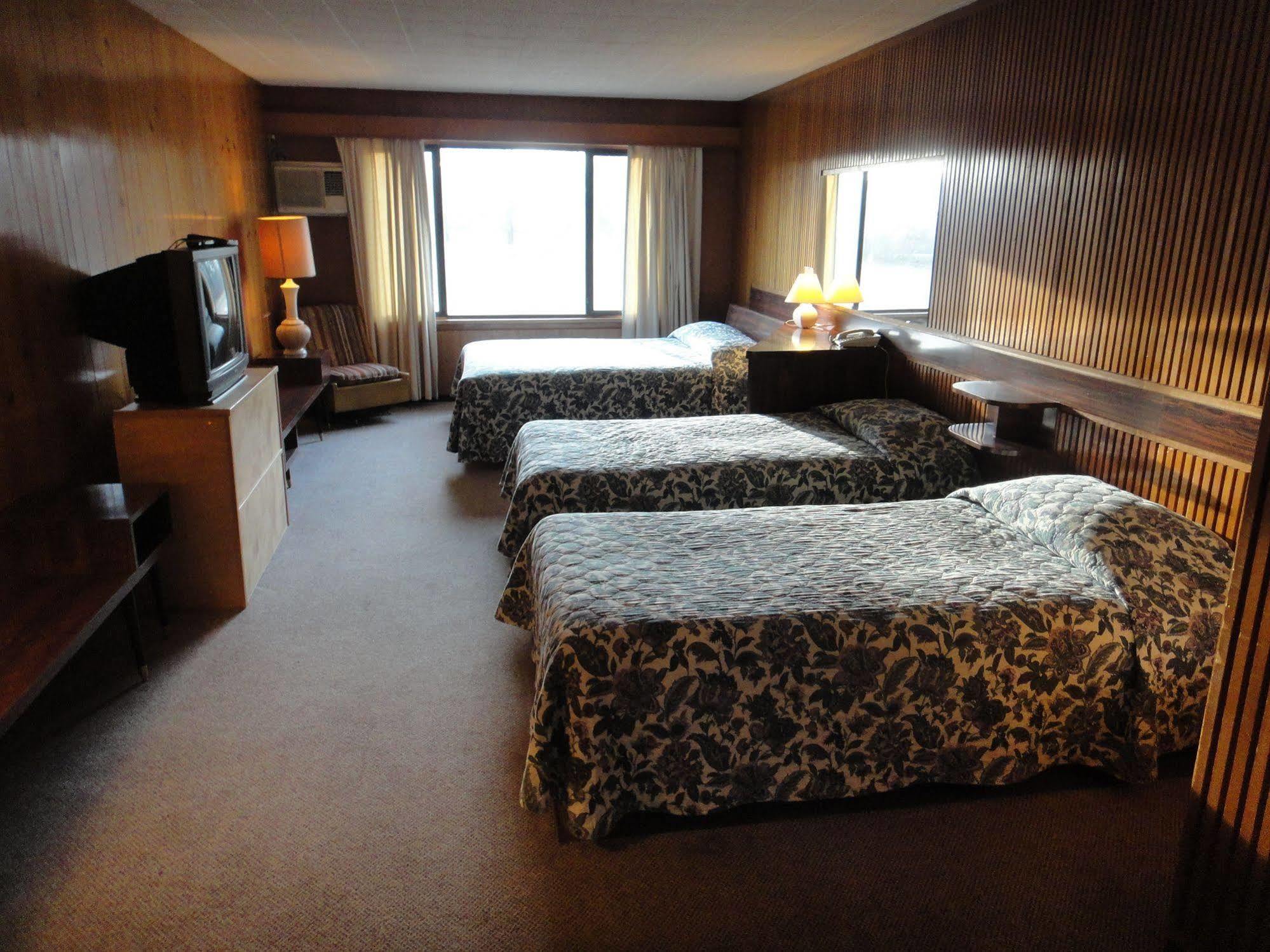 Airport Inn Quesnel Zewnętrze zdjęcie