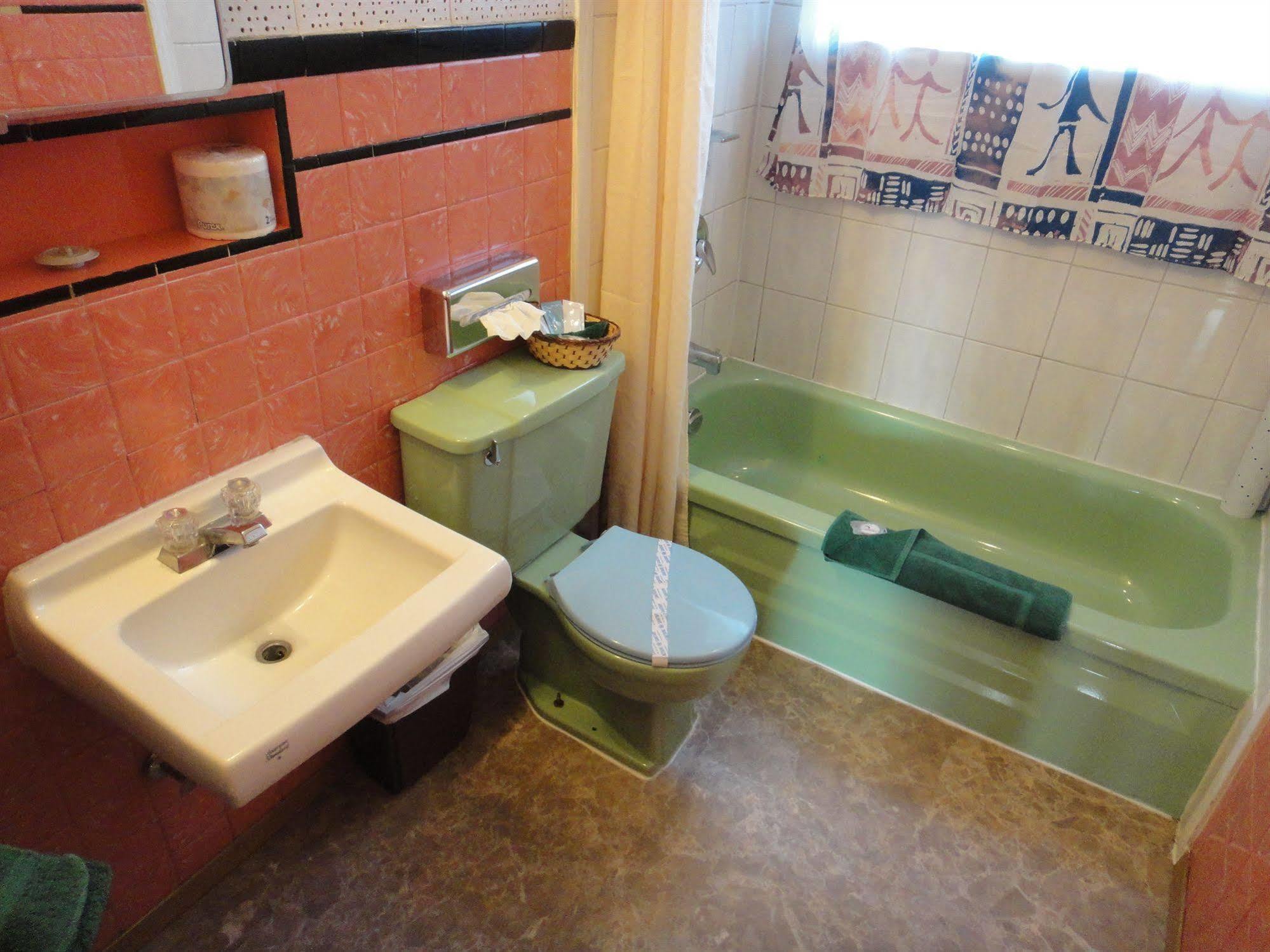 Airport Inn Quesnel Zewnętrze zdjęcie