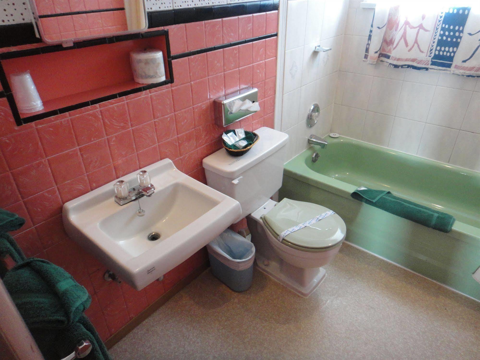 Airport Inn Quesnel Zewnętrze zdjęcie