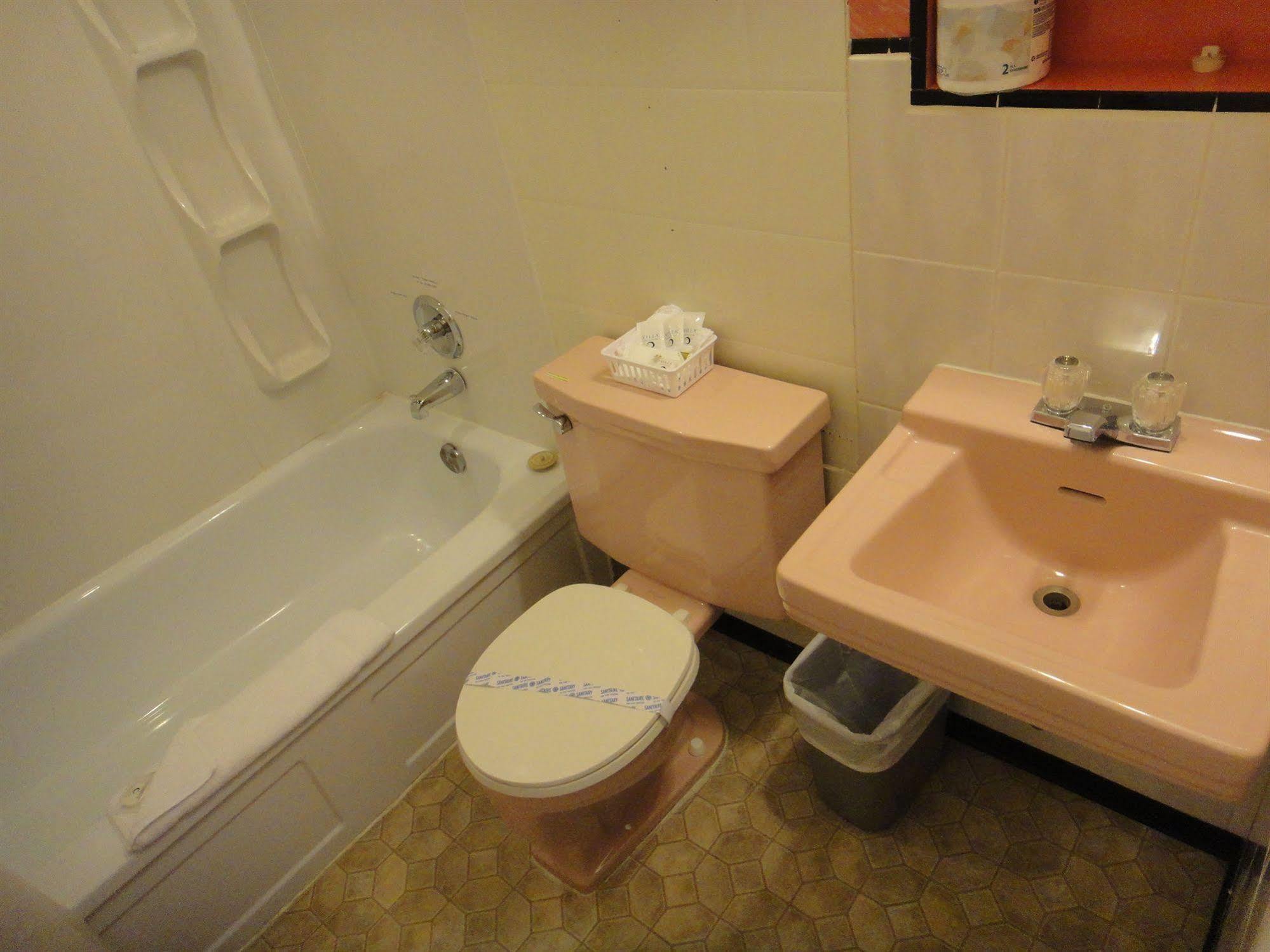 Airport Inn Quesnel Zewnętrze zdjęcie