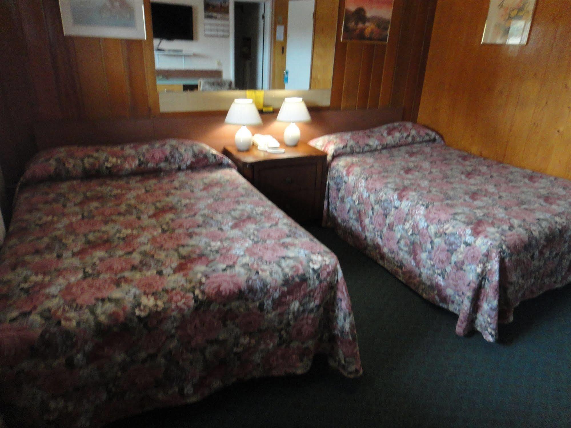 Airport Inn Quesnel Zewnętrze zdjęcie