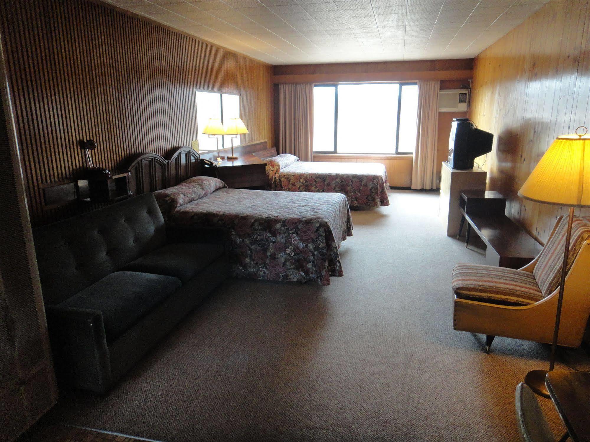 Airport Inn Quesnel Zewnętrze zdjęcie