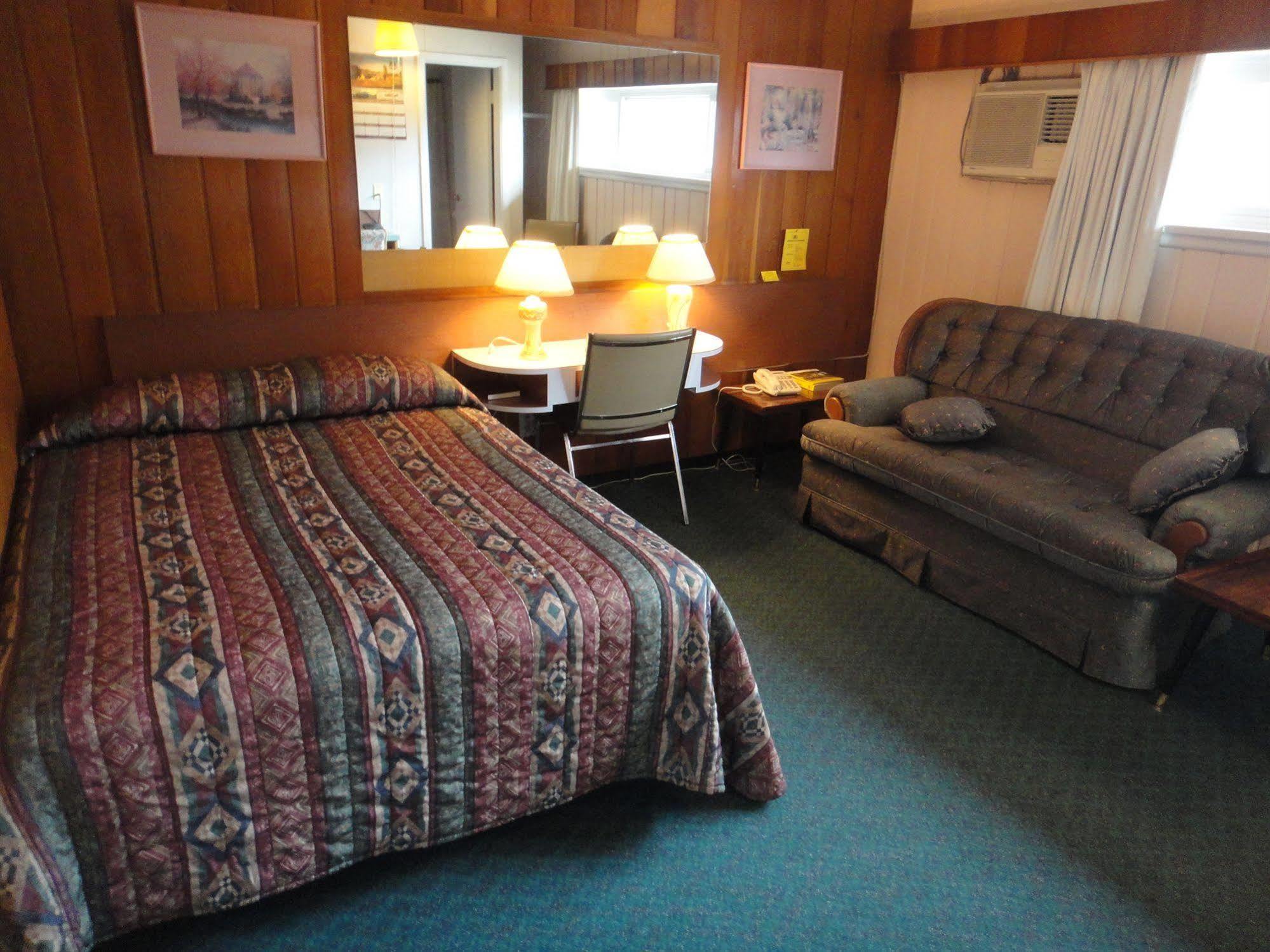 Airport Inn Quesnel Zewnętrze zdjęcie